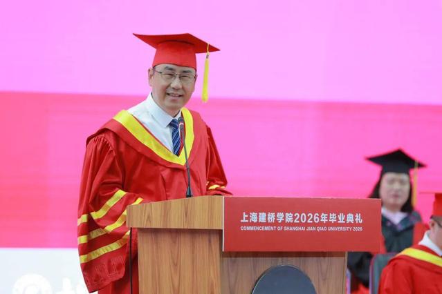 对照阅读面对变局交织